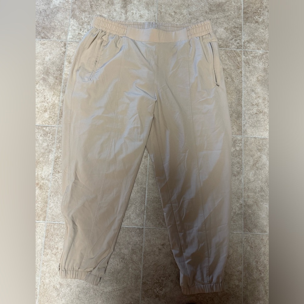 Old navy lightweight lounge or workout pant with zipper pockets